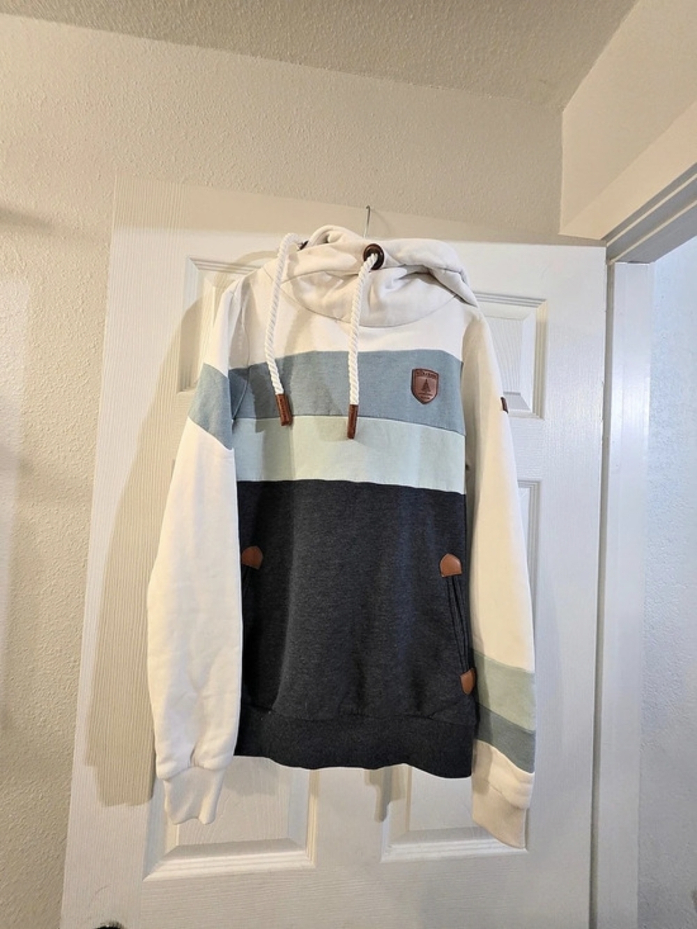 Wanakome Colorblock Pullover Hoodie White & Blue